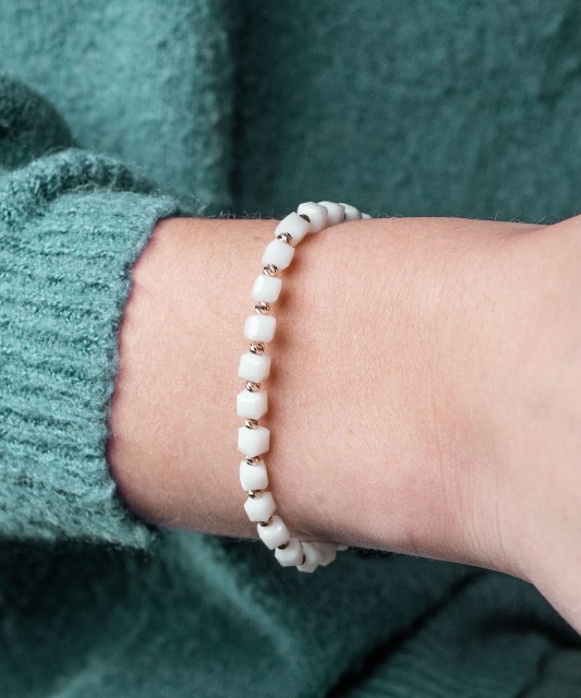 Balto siūlo apyrankė su auksu ir oniksais - Siūlų apyrankės su auksu - Goldinga