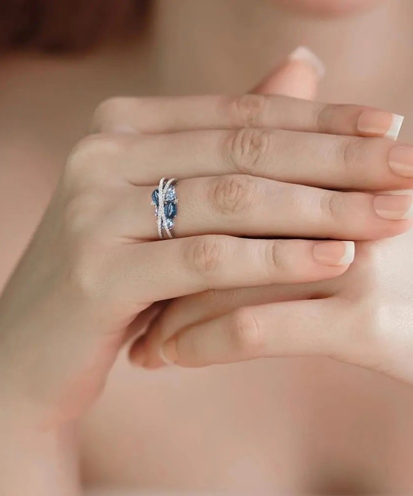 Sidabrinis žiedas su cirkoniais ir špineliais - Sidabriniai žiedai - Goldinga