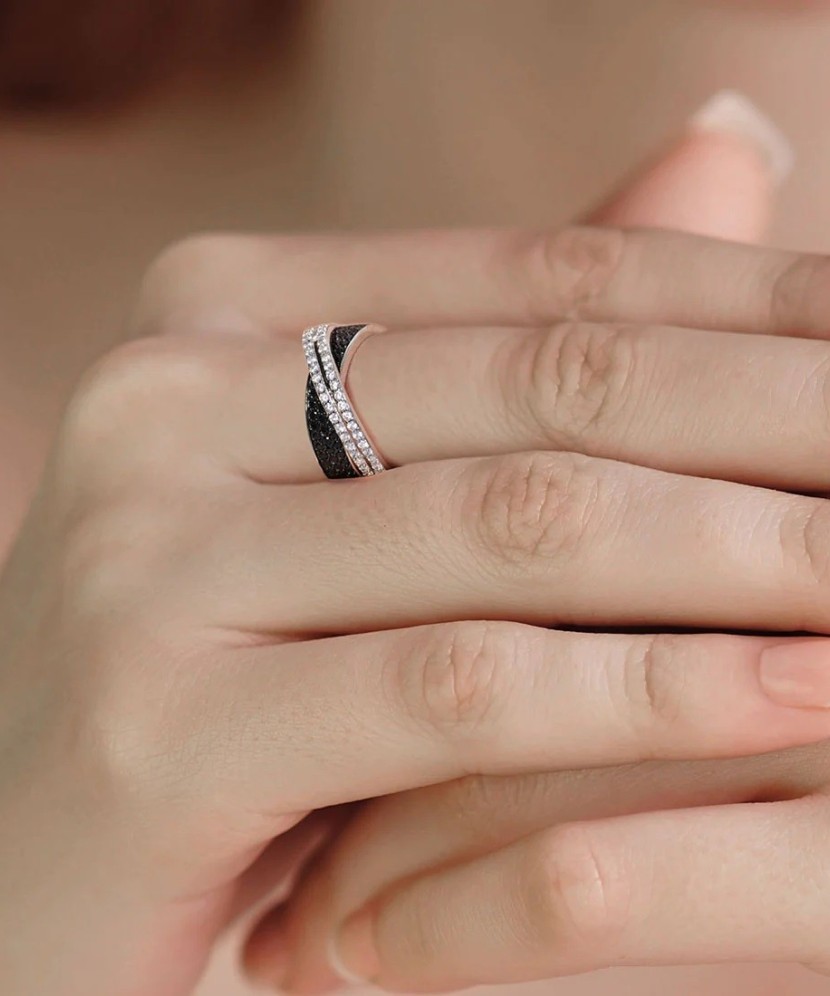 Sidabrinis žiedas su cirkoniais ir špineliais - Perkamiausi - Goldinga