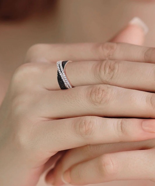 Sidabrinis žiedas su cirkoniais ir špineliais - Perkamiausi - Goldinga