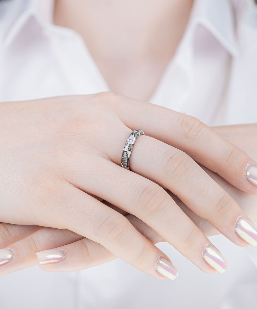 Sidabrinis žiedas su emale ir cirkoniais