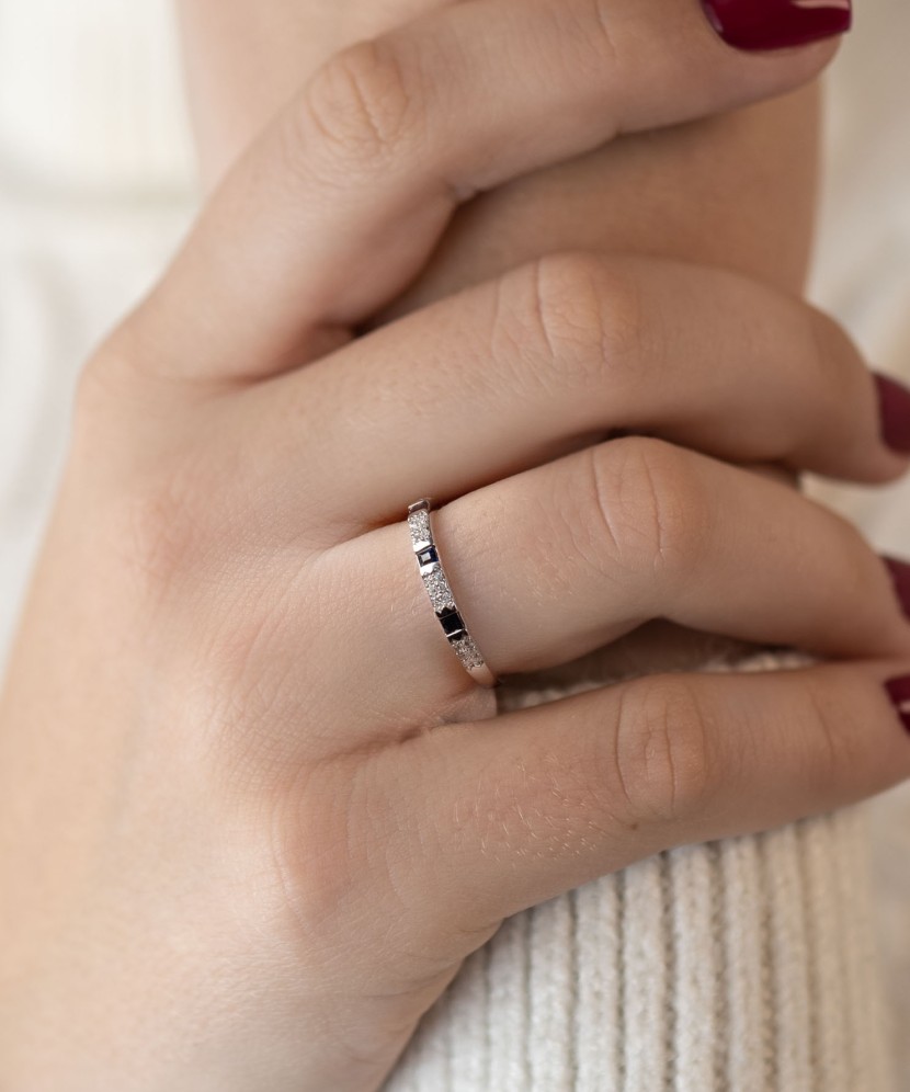 Balto aukso žiedas su safyrais ir deimantais - Auksiniai Žiedai su brangakmeniais - Goldinga