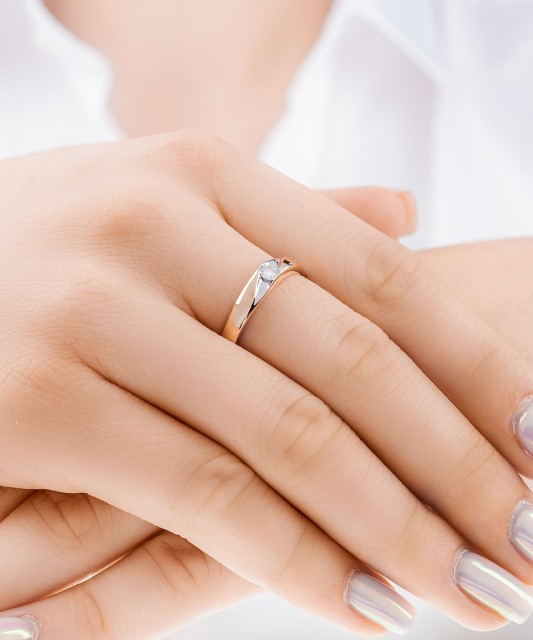 Auksinis žiedas su briliantu - Auksiniai Žiedai su brangakmeniais - Goldinga