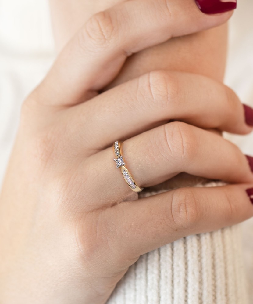 Geltono aukso žiedas su briliantais - Auksiniai Žiedai su brangakmeniais - Goldinga