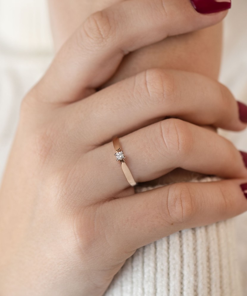 Auksinis žiedas su briliantu - Auksiniai Žiedai su brangakmeniais - Goldinga