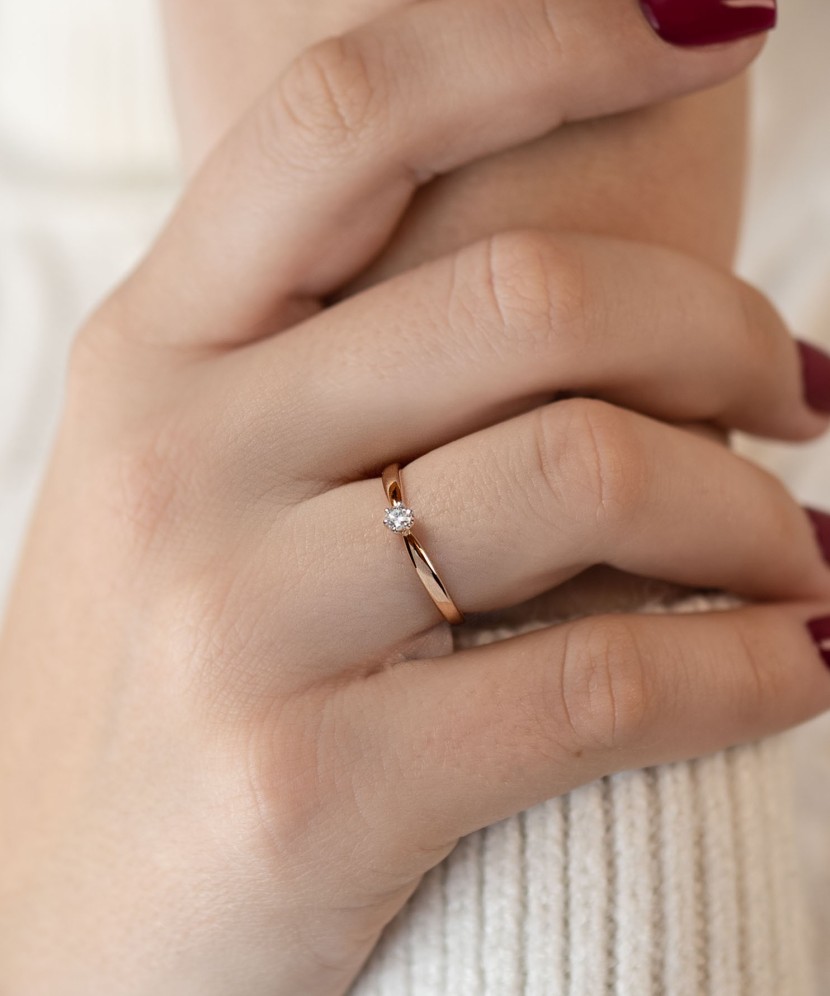 Auksinis žiedas su briliantu - Auksiniai Žiedai su brangakmeniais - Goldinga