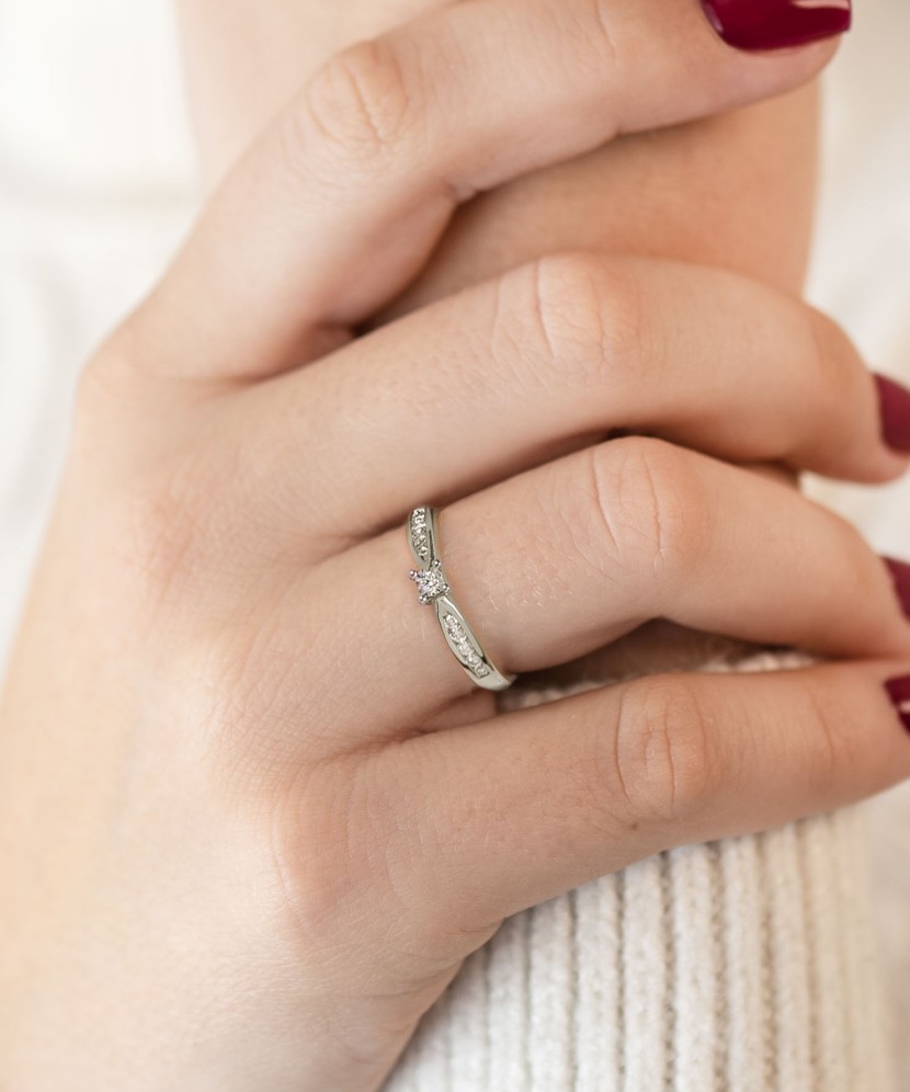 Balto aukso žiedas su briliantais - Auksiniai Žiedai su brangakmeniais - Goldinga