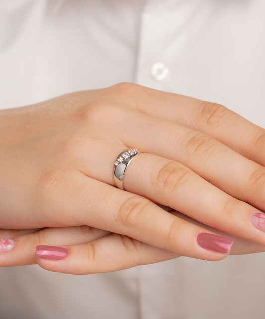 Auksinis žiedas su cirkoniais - Auksiniai žiedai - Goldinga