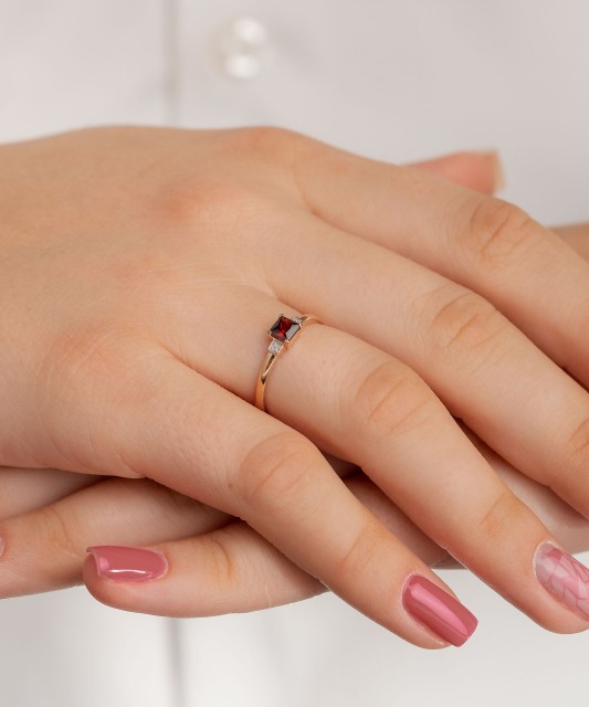 Auksinis žiedas su granatu ir cirkoniais - Auksiniai žiedai - Goldinga