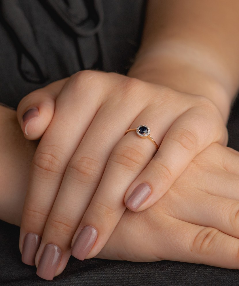 Auksinis žiedas su safyru ir deimantais - Auksiniai Žiedai su brangakmeniais - Goldinga