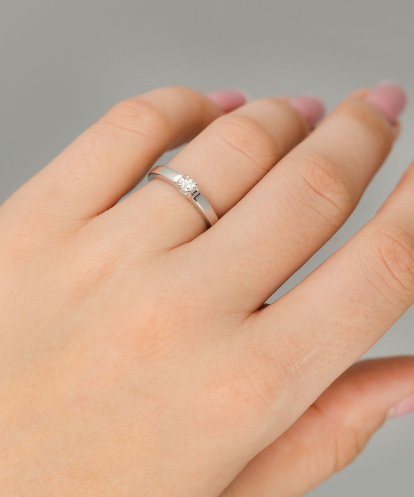 Balto Aukso Žiedas Su Briliantu 0,105ct - Auksiniai Žiedai su brangakmeniais - Goldinga