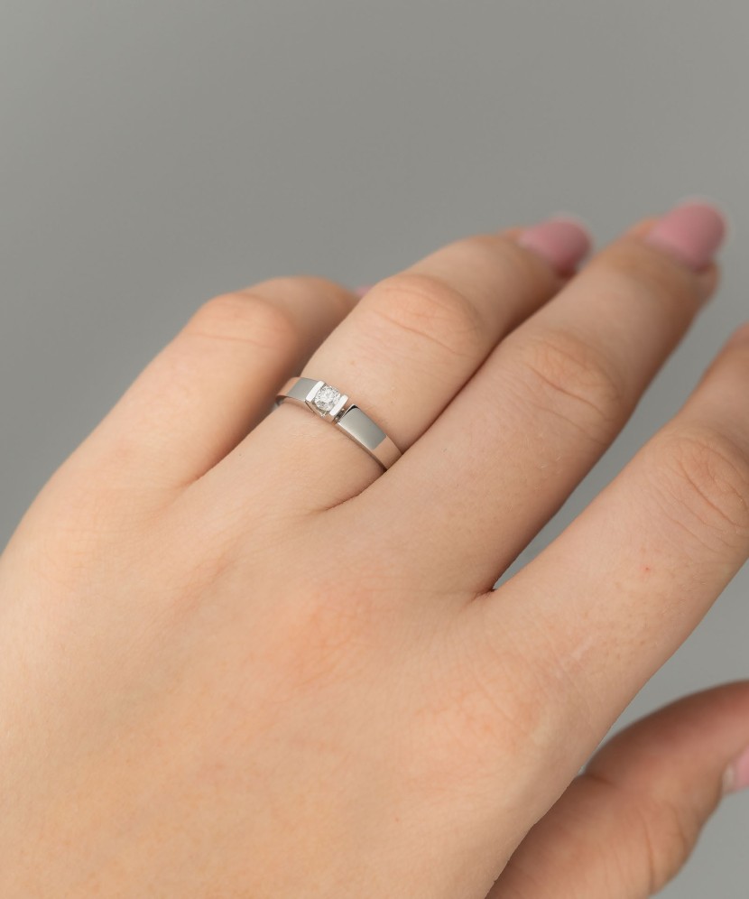 Balto aukso žiedas su briliantu - Auksiniai Žiedai su brangakmeniais - Goldinga