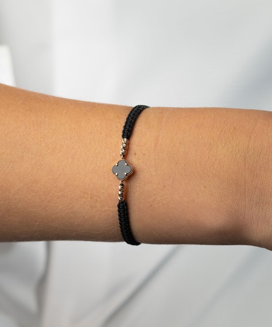 Juodo siūlo apyrankė su auksu ir oniksu - Siūlų apyrankės su auksu - Goldinga