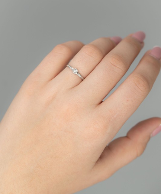 Balto aukso žiedas su deimantu - Auksiniai Žiedai su brangakmeniais - Goldinga