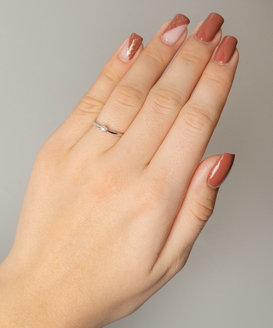 Balto aukso žiedas su briliantu - Auksiniai Žiedai su brangakmeniais - Goldinga