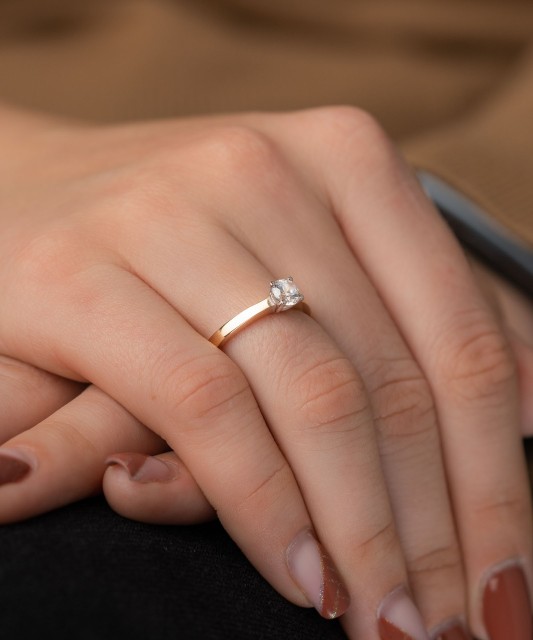 Auksinis žiedas su cirkoniu - Auksiniai žiedai - Goldinga