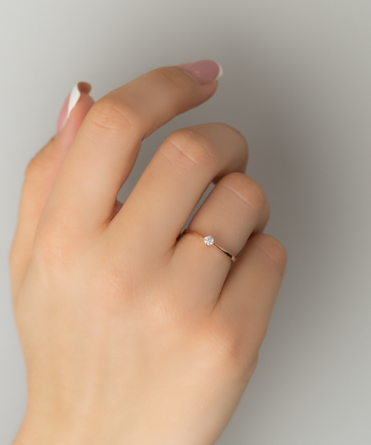 Auksinis žiedas su deimantu - Auksiniai Žiedai su brangakmeniais - Goldinga