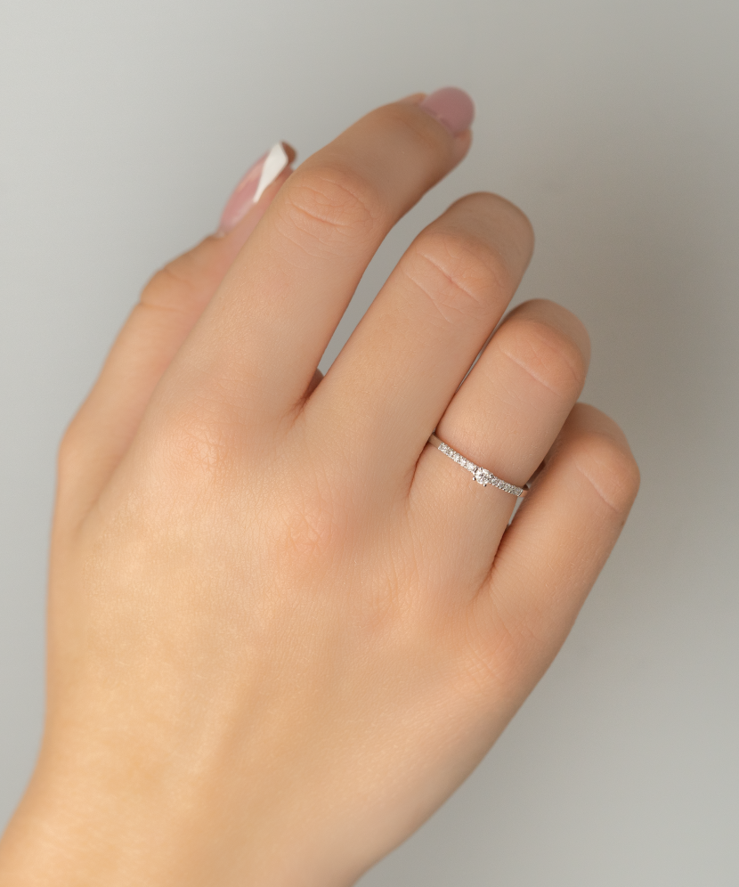 Balto aukso žiedas su deimantu - Auksiniai Žiedai su brangakmeniais - Goldinga