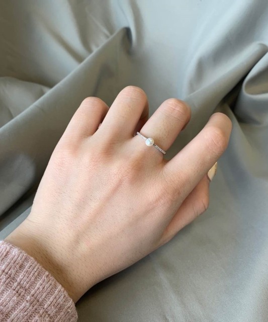 Sidabrinis žiedas su cirkoniais ir perlu - Sidabriniai žiedai - Goldinga