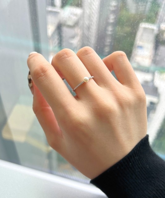 Sidabrinis žiedas su cirkoniais ir perlu - Sidabriniai žiedai - Goldinga