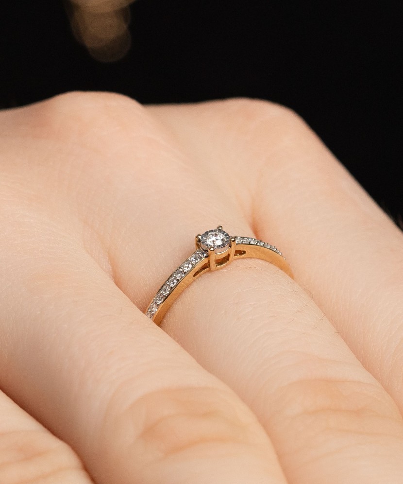 Geltono aukso žiedas su deimantais - Auksiniai Žiedai su brangakmeniais - Goldinga