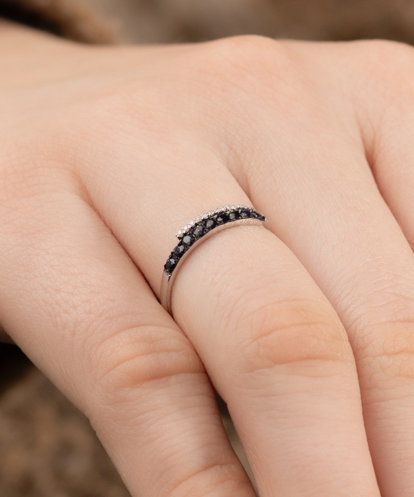 Balto aukso žiedas su safyrais ir deimantais - Auksiniai Žiedai su brangakmeniais - Goldinga