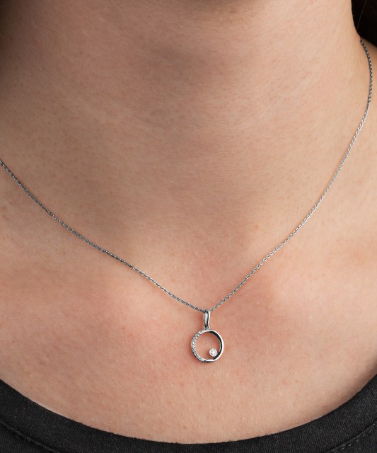 Balto aukso pakabukas su deimantais