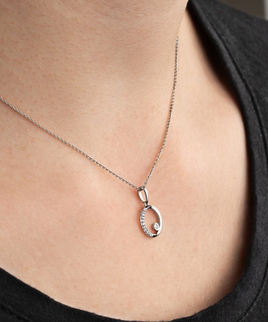 Balto aukso pakabukas su deimantais