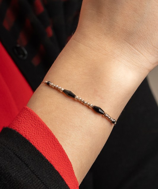 Auksinė apyrankė su oniksais