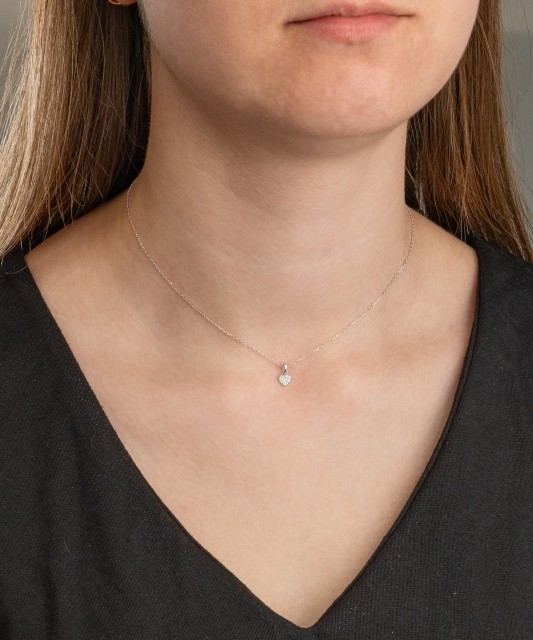 Balto aukso pakabukas su deimantais "Širdelė" - Pakabukai su brangakmeniais - Goldinga