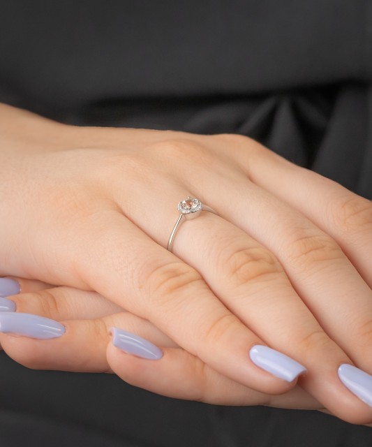 Balto aukso žiedas su deimantais ir skaidriu topazu - Auksiniai žiedai - Goldinga