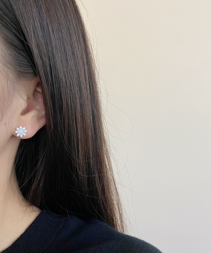 Sidabriniai auskarai su cirkoniais ir opalu