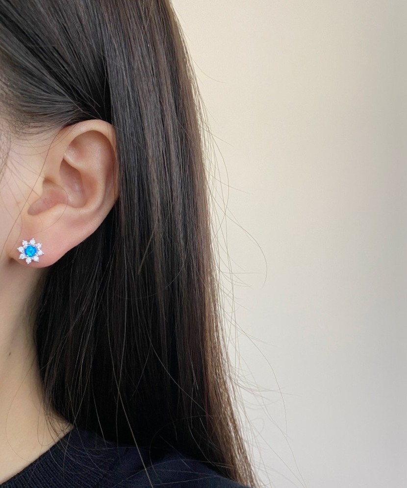 Sidabriniai auskarai su cirkoniais ir opalu