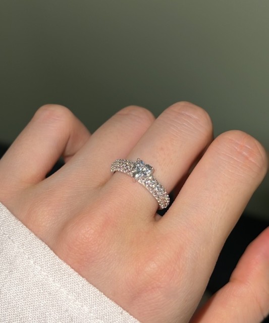 Sidabrinis žiedas su cirkoniais