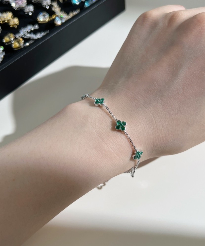 Sidabrinė apyrankė su cirkoniais