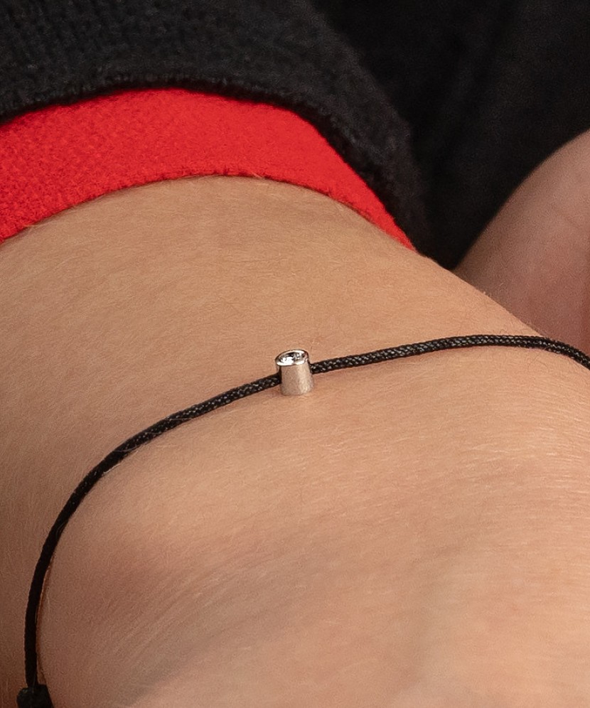 Juodo siūlo apyrankė su deimantu ir baltu auksu 0.03ct - Siūlų apyrankės su auksu - Goldinga