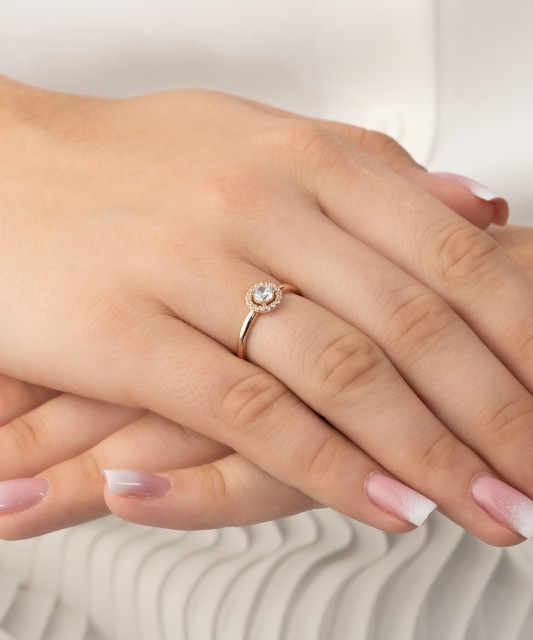 Auksinis žiedas su cirkoniais