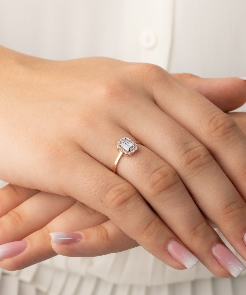 Auksinis žiedas su cirkoniais