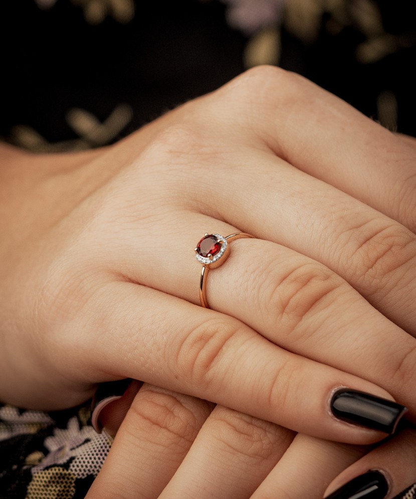 Auksinis žiedas su deimantais ir granatu - Auksiniai Žiedai su brangakmeniais - Goldinga