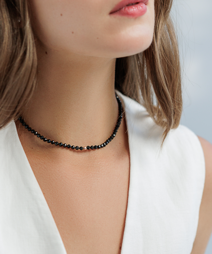 Vėrinys su špineliais ir auksu