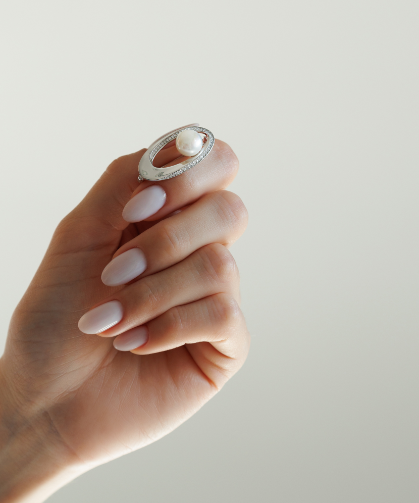 Sidabrinė Sagė Su Perlu Ir Cirkoniais