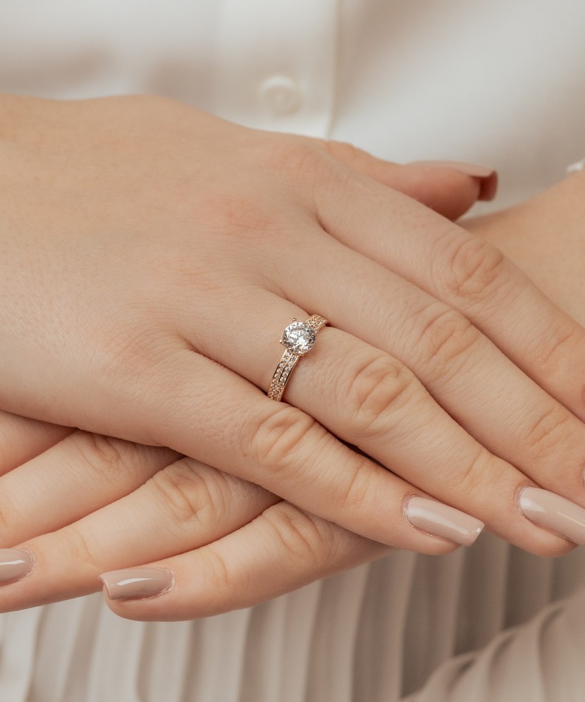 Auksinis žiedas su cirkoniais