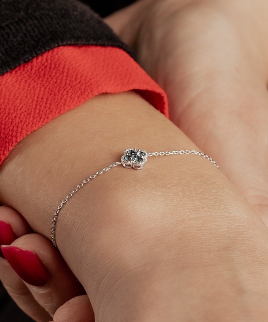 Balto aukso apyrankė su deimantais ir London topazu