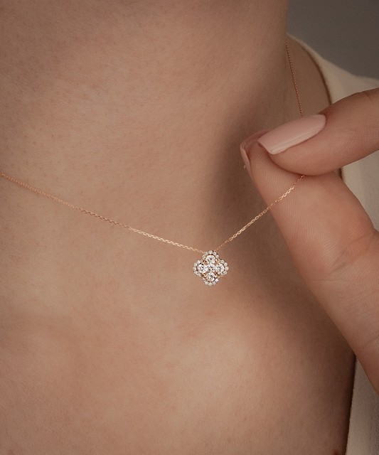 Auksinė Grandinėlė Su Deimantiniu Pakabuku