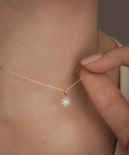 Auksinė Grandinėlė Su Deimantiniu Pakabuku