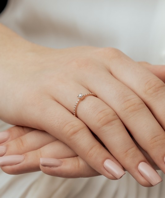 Auksinis žiedas su deimantais