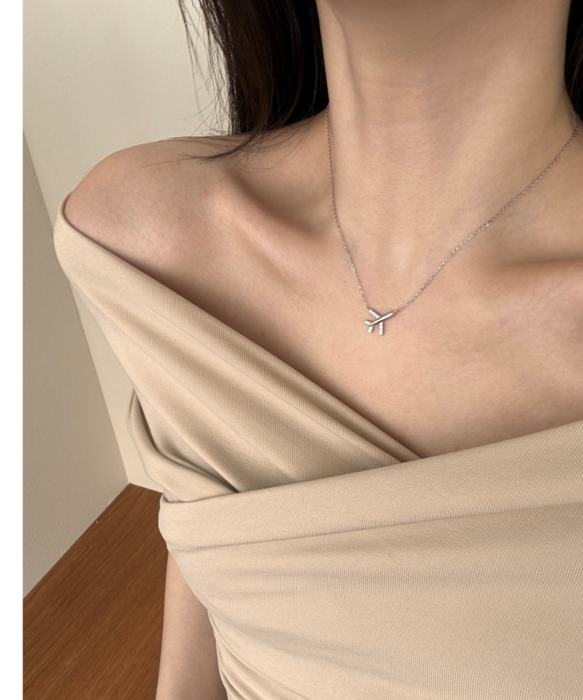 Sidabrinė grandinėlė su cirkonio pakabuku "Lėktuvas"