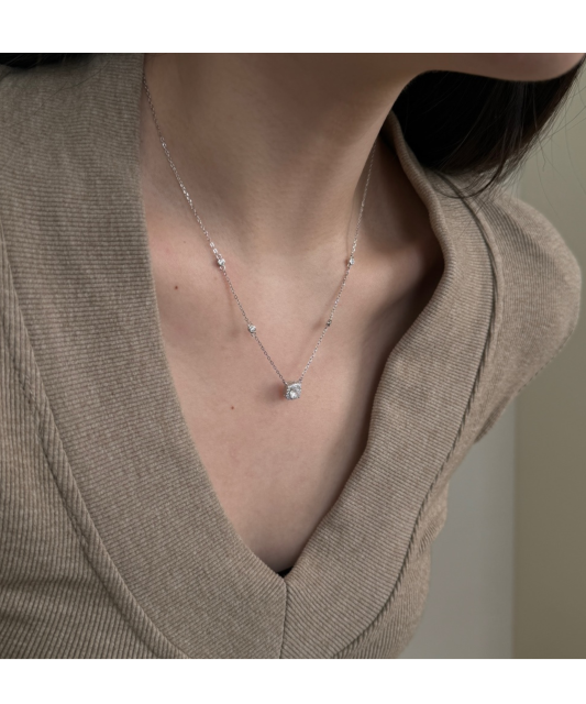 Sidabrinė grandinėlė su cirkonio pakabuku