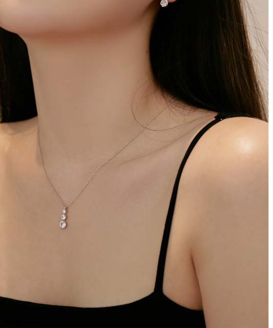 Sidabriniai auskarai su cirkoniais