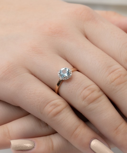 Auksinis žiedas su cirkoniais